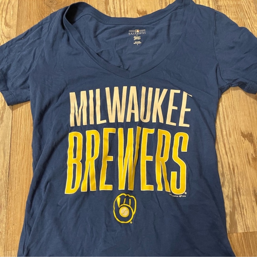 Milwaukee Brewers Small T-Shirt